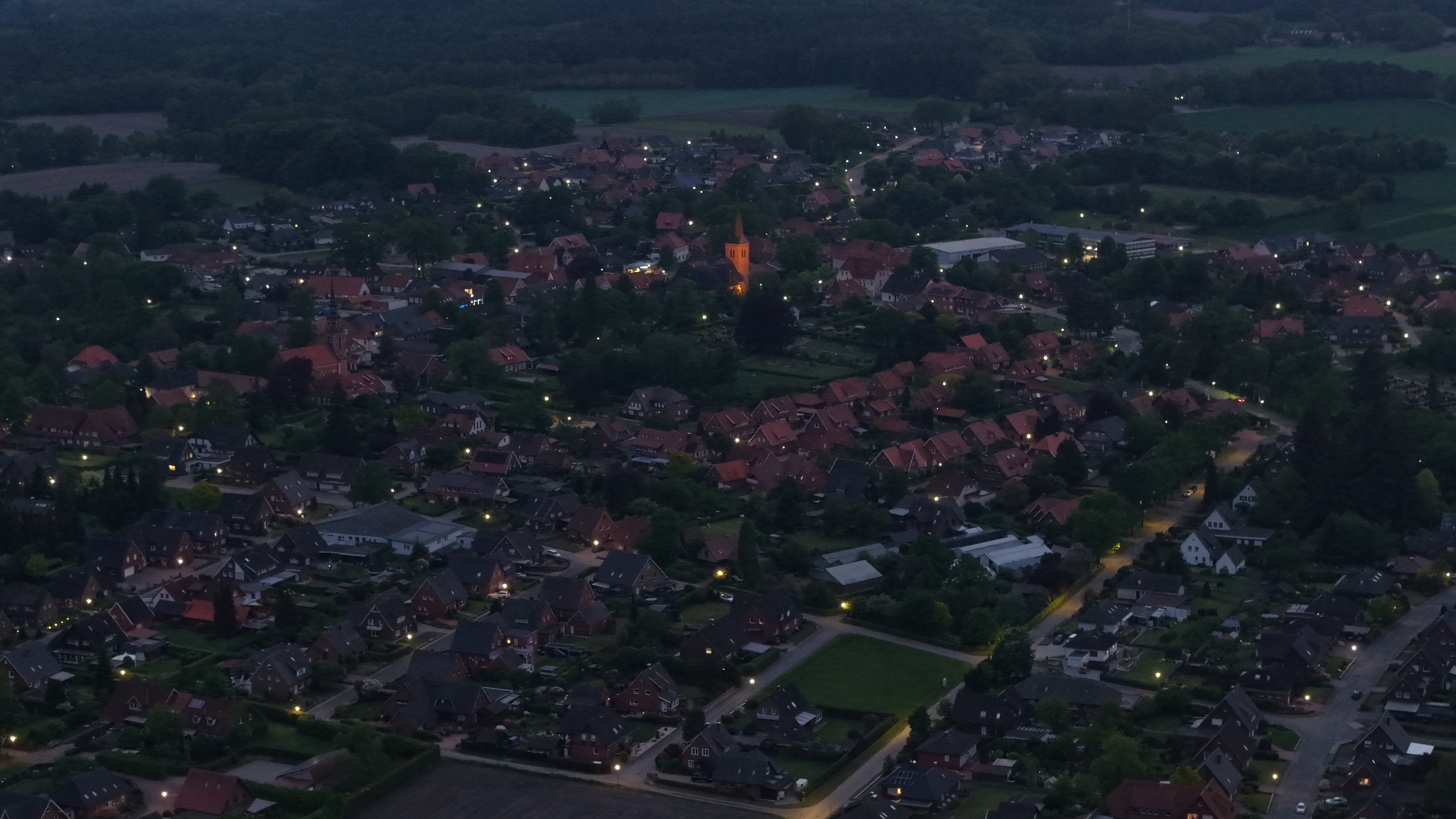 Luftaufnahme des Ortskerns von Berge